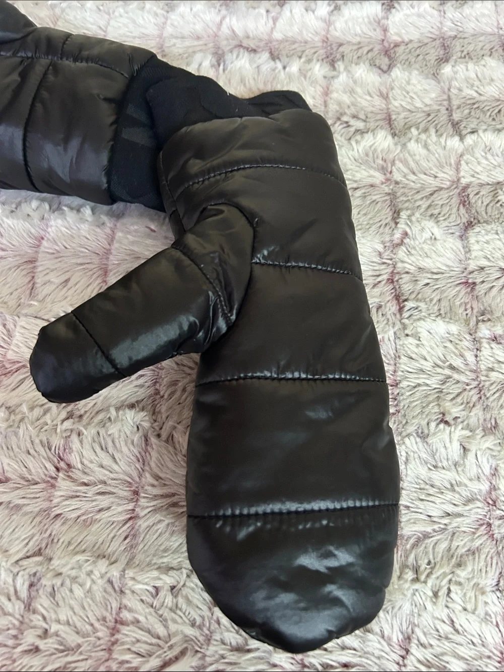 DKNY Black Quilted Puffer Mittens